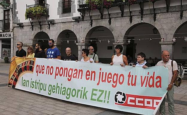 Concentración de CC OO por el accidente laboral mortal del viernes