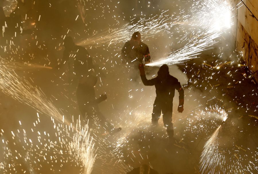 La Cordá de Paterna celebra sus fiestas más emblemáticas. En apenas 30 minutos unos 360 tiradores, con más de 50 mujeres, lanzaron más de 70.000 cohetes cargados con cerca de mil kilos de pólvora. La festividad fue declarada interés turístico nacional y es la única relacionada con la pólvora y el fuego que obtiene dicha distinción. 