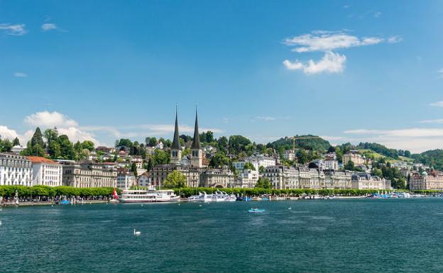 Lucerna, desde el lago de los Cuatro Cantones.