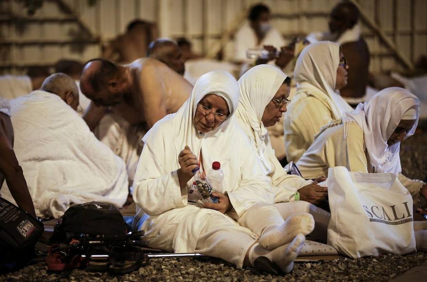 Millones de peregrinos han realizado el ritual donde se lanzan pequeñas piedras para espantar al diablo en el puente Jamarat de La Meca (Arabia Saudí). El ritual hace parte del hach, la tradicional peregrinación musulmana anual a La Meca. 