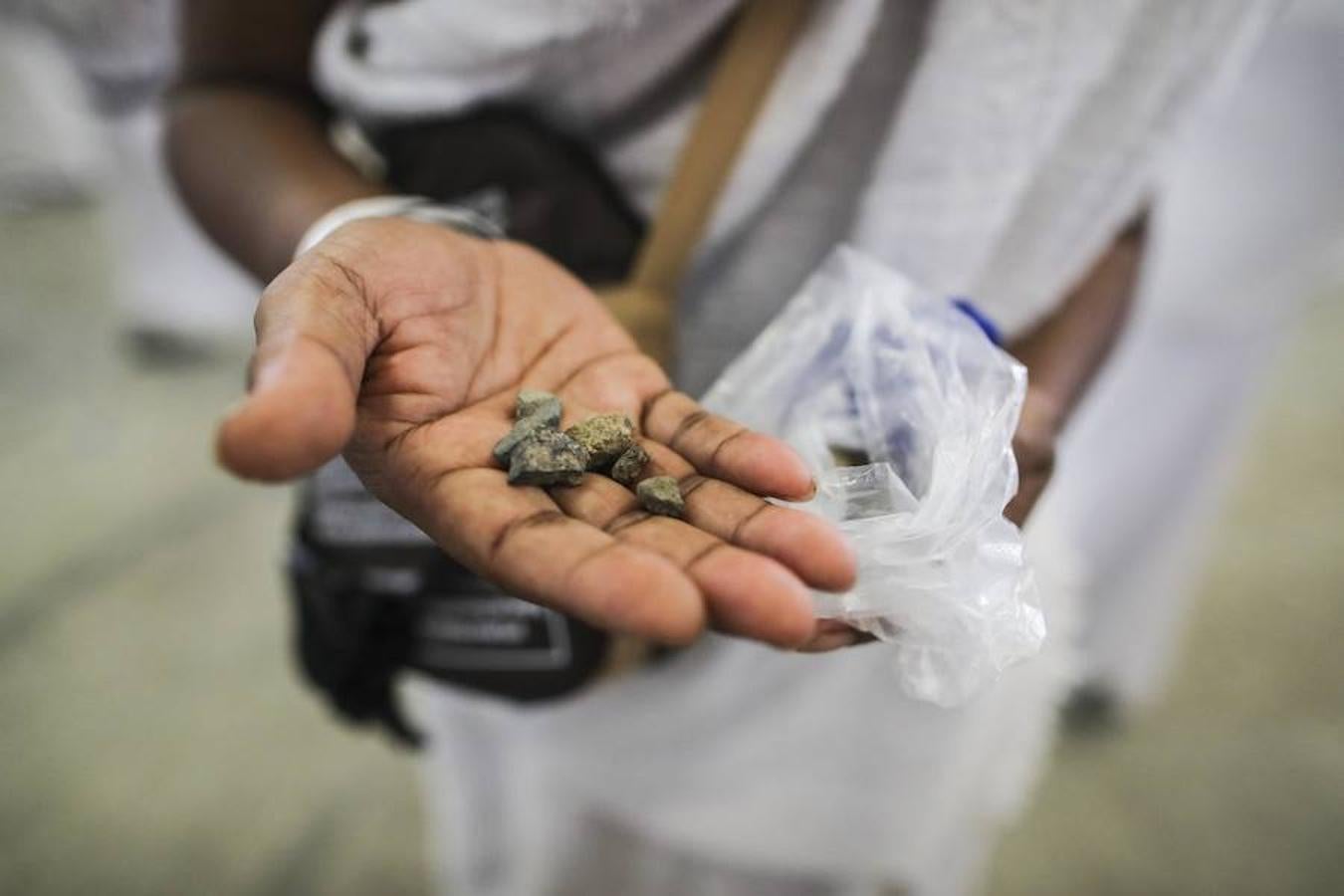 Millones de peregrinos han realizado el ritual donde se lanzan pequeñas piedras para espantar al diablo en el puente Jamarat de La Meca (Arabia Saudí). El ritual hace parte del hach, la tradicional peregrinación musulmana anual a La Meca. 