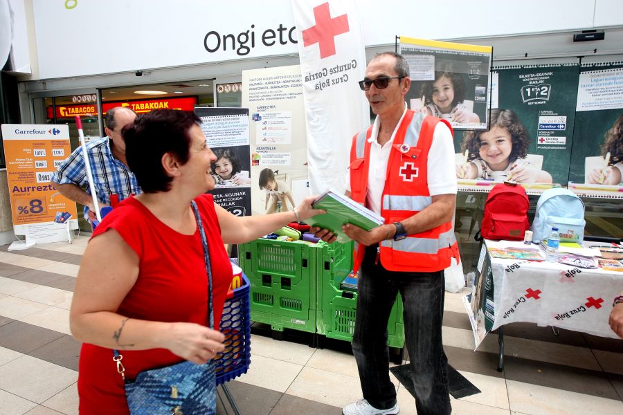 Los centros Carrefour Goierri y Oiartzun acogen hasta este sábado la campaña ‘Vuelta al Cole Solidaria’, una iniciativa impulsada por la Fundación Solidaridad Carrefour en colaboración con Cruz Roja que busca reducir el impacto económico que supone la compra de material escolar para miles de familias con escasos recursos.