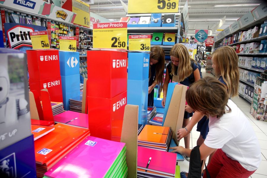 Los centros Carrefour Goierri y Oiartzun acogen hasta este sábado la campaña ‘Vuelta al Cole Solidaria’, una iniciativa impulsada por la Fundación Solidaridad Carrefour en colaboración con Cruz Roja que busca reducir el impacto económico que supone la compra de material escolar para miles de familias con escasos recursos.