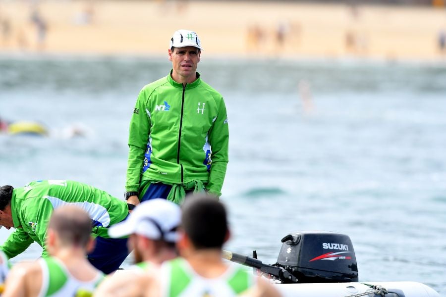 La trainera de Bermeo ha tomado ventaja en la disputa de la 122 edición de la Bandera La Concha, con récord histórico de 18:53.52, tiempo que no le asegura el triunfo ya que Hondarribia -a cuatro segundos- y Orio -a casi diez- mantienen sus opciones de cara a la jornada decisiva del próximo domingo.