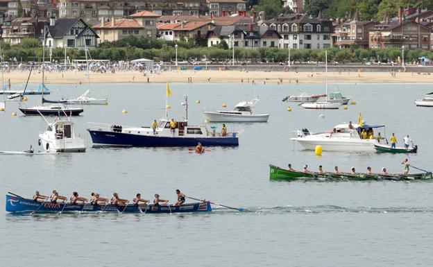 Urdaibai y Hondarribia, en un momento de la regata. 