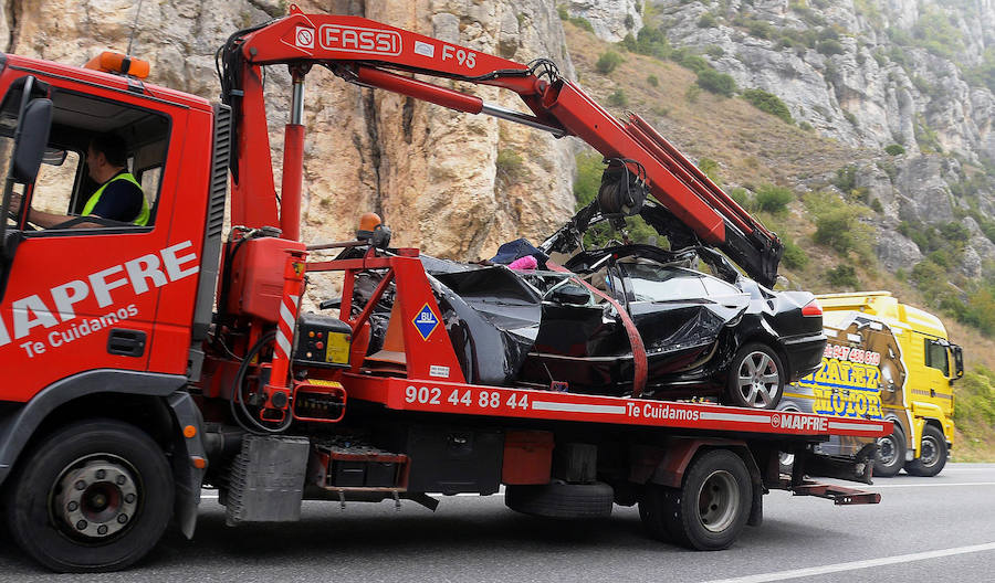 Cinco miembros de una familia francesa han fallecido este martes en la N-1 en Pancorbo tras chocar el turismo en el que viajaban contra un camión después de que el conductor del vehículo se durmiera.