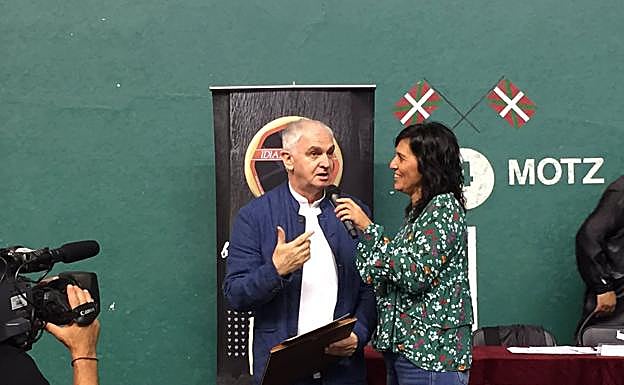 Homenaje al periodista Tito Irazusta. 