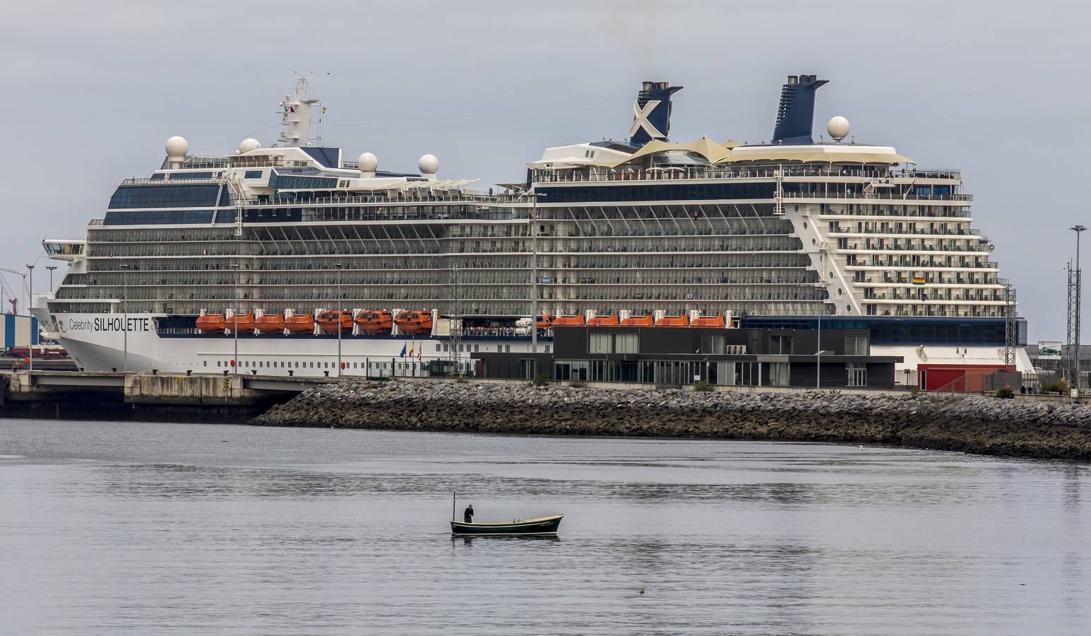 Un crucero con 2.600 turistas gays ha llegado este jueves al Puerto de Bilbao. Varios de ellos han aprovechado la parada para acercarse a San Sebastián.