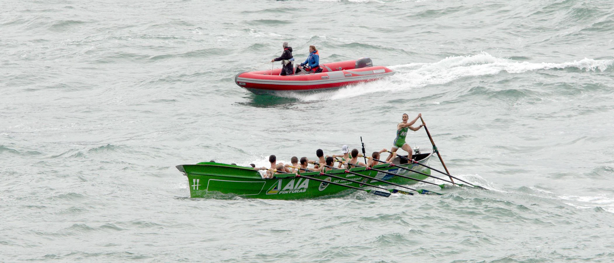 La 'San Nikolas' vuela sobre las olas y saca 24 segundos a Urdaibai en la tanda de honor. Los de Jon Salsamendi remontan los diez segundos que los vizcaínos les sacaban de ventaja en una emocionante regata, que lleva la Bandera a Orio diez años después con una hazaña épica