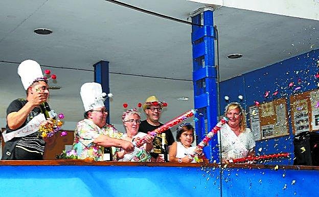 Bosgarren aldiz txapeldun izan ziren paella lehiaketan.