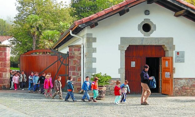 Se podrá visitar el Palacio y el jardín histórico. 