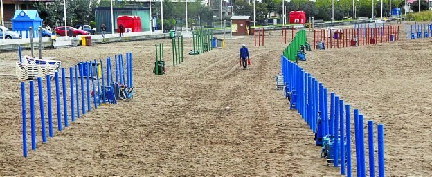 El mal tiempo también quiso sumarse a la última jornada de la temporada playera. 