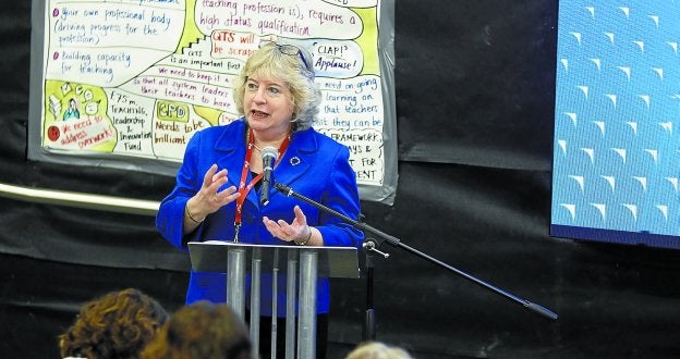 La experta internacional en educación, Alison Peacock, en una de sus habituales ponencias.