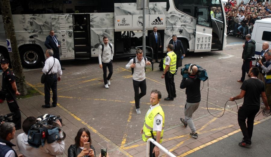 La Real está dispuesta a conseguir que Anoeta se convierta en una caldera en plena ebullición desde horas antes del inicio de cada encuentro. Desde primera hora de la mañana los más pequeños han disfrutado de torneos infantiles, de talleres y de música en directo en los aldeaños de Anoeta. Todo para que los aficionados pasen una noche inolvidable. Más tarde, aficionados de todas las edades han esperado a los jugadores a las puertas del estadio.