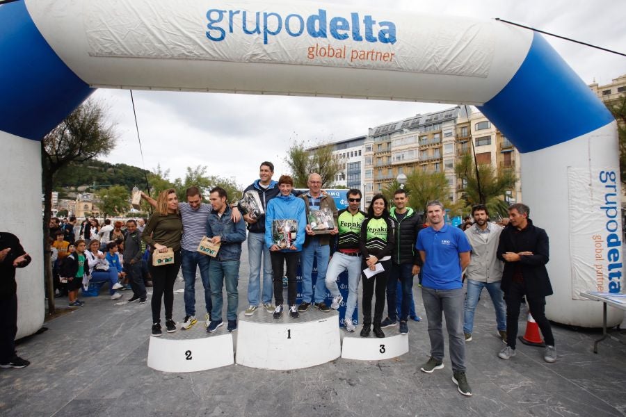 Se ha celebrado la quinta edición de 'Empresas que se mojan', una travesía a nado de un kilómetro que tiene lugar en la playa de la Concha.