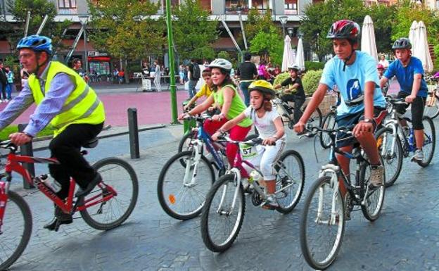 En bici. Paseo en bicicleta de una edición anterior de la Semana de la Movilidad Sostenible.