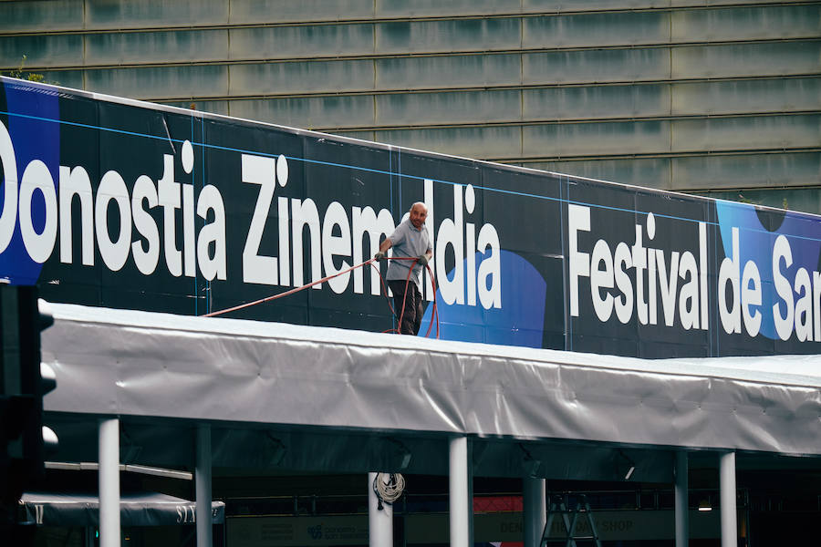El exterior del Kursaal donostiarra está 'tomando forma' de cara al arranque el próximo viernes del Zinemalida.