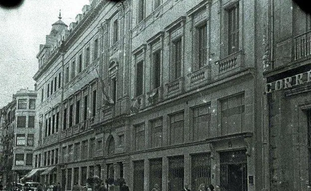 La CAP, en la apertura de su sede en la calle Garibay en el año 1948. 