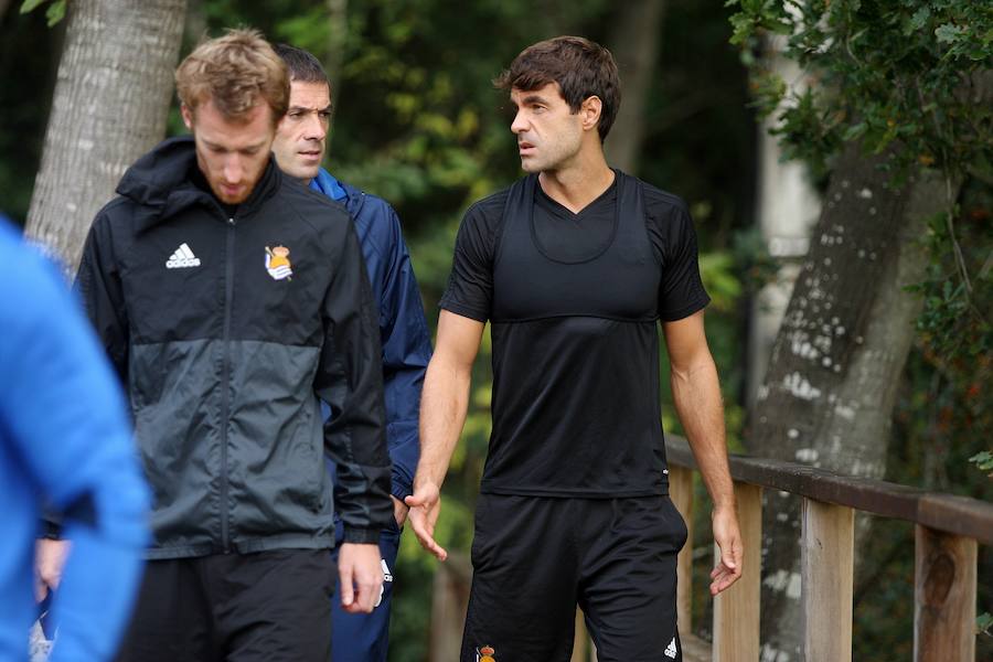 Antes del viaje a Rusia, la Real se ha ejercitado este lunes por la mañana en Zubieta. El martes, en cambio, el equipo descansará y el miércoles ya se entrenará en San Petersburgo (a las 20.00, hora local). Este será el último entrenamiento antes de medirse al equipo ruso en un partido en el que la Real buscará los tres puntos. 