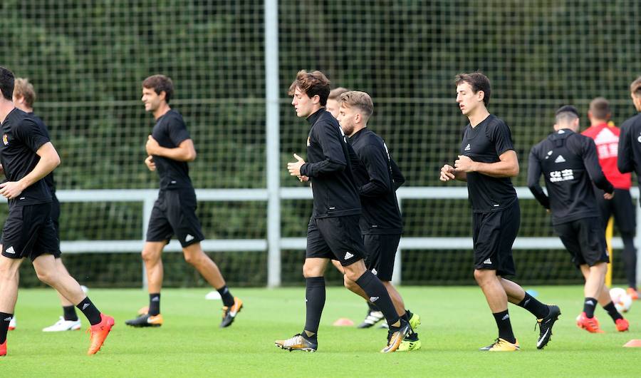 Antes del viaje a Rusia, la Real se ha ejercitado este lunes por la mañana en Zubieta. El martes, en cambio, el equipo descansará y el miércoles ya se entrenará en San Petersburgo (a las 20.00, hora local). Este será el último entrenamiento antes de medirse al equipo ruso en un partido en el que la Real buscará los tres puntos. 