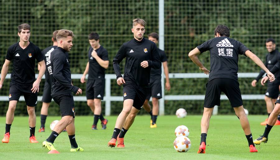 Antes del viaje a Rusia, la Real se ha ejercitado este lunes por la mañana en Zubieta. El martes, en cambio, el equipo descansará y el miércoles ya se entrenará en San Petersburgo (a las 20.00, hora local). Este será el último entrenamiento antes de medirse al equipo ruso en un partido en el que la Real buscará los tres puntos. 