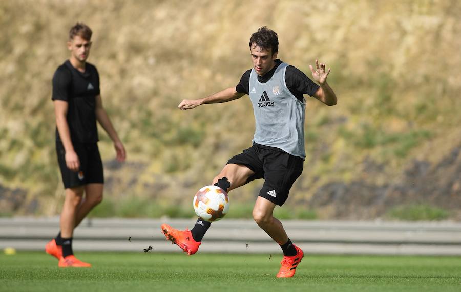 Antes del viaje a Rusia, la Real se ha ejercitado este lunes por la mañana en Zubieta. El martes, en cambio, el equipo descansará y el miércoles ya se entrenará en San Petersburgo (a las 20.00, hora local). Este será el último entrenamiento antes de medirse al equipo ruso en un partido en el que la Real buscará los tres puntos. 