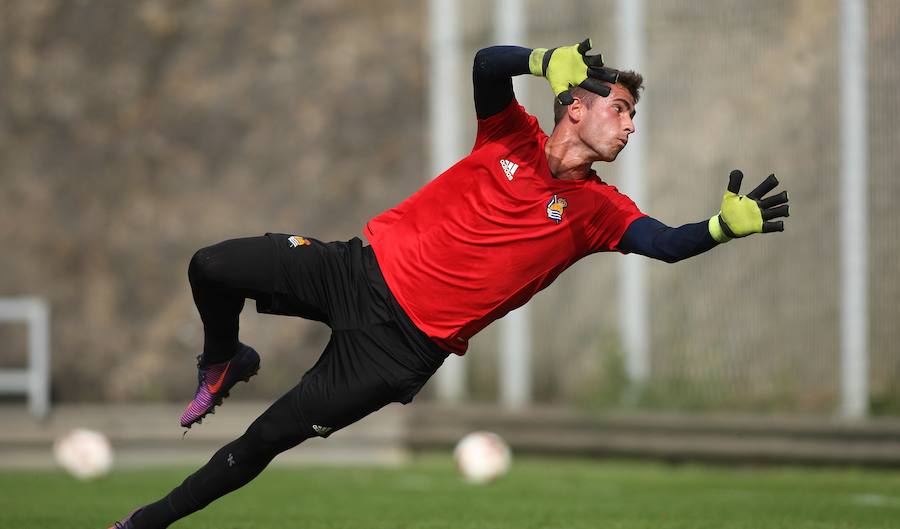 Antes del viaje a Rusia, la Real se ha ejercitado este lunes por la mañana en Zubieta. El martes, en cambio, el equipo descansará y el miércoles ya se entrenará en San Petersburgo (a las 20.00, hora local). Este será el último entrenamiento antes de medirse al equipo ruso en un partido en el que la Real buscará los tres puntos. 