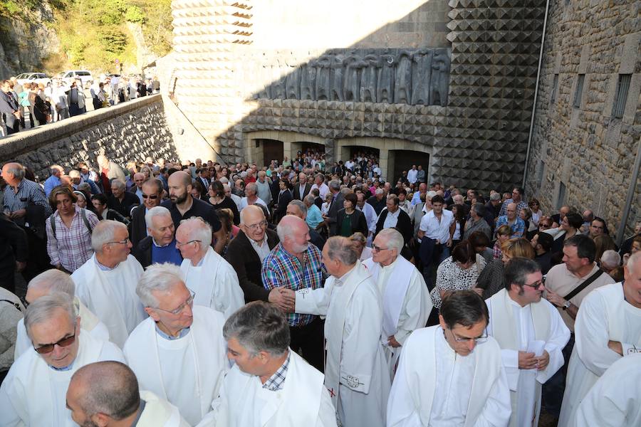 El Santuario de Arantzazu ha acogido este martes por la tarde el último adiós al fraile franciscano Iñaki Beristain, fallecido el lunes a consecuencia de un cáncer.