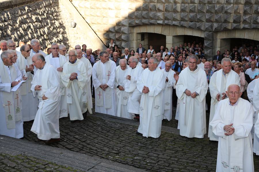 El Santuario de Arantzazu ha acogido este martes por la tarde el último adiós al fraile franciscano Iñaki Beristain, fallecido el lunes a consecuencia de un cáncer.