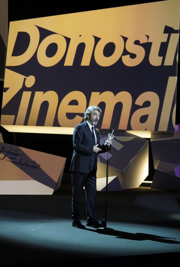 El actor argentino ha querido dedicar el galardón a todos los compañeros de profesión que se han cruzado en su carrera