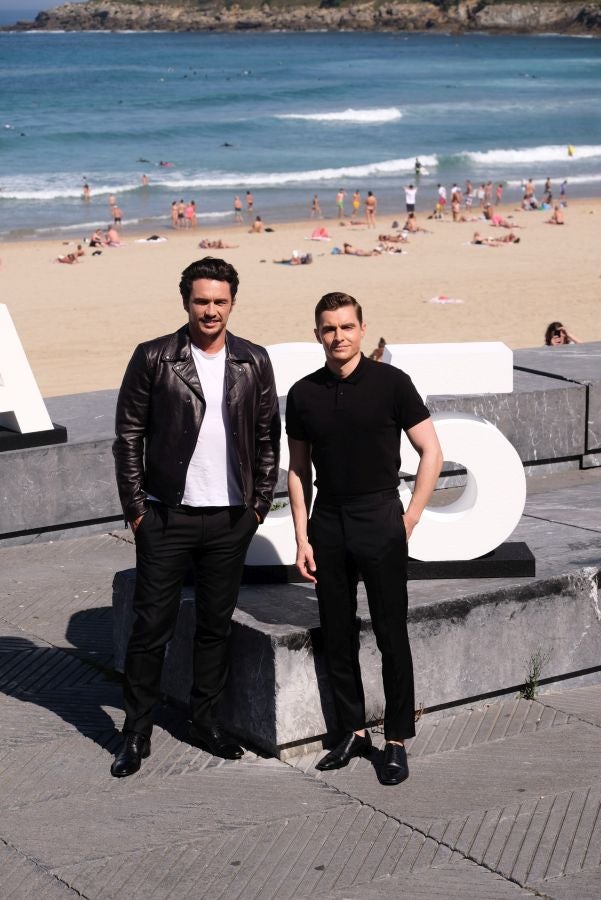 James Franco y su hermano, Dave Franco, presentan en la 65 edición del Festival de Cine de San Sebastián la película 'The Disaster Artist'. 