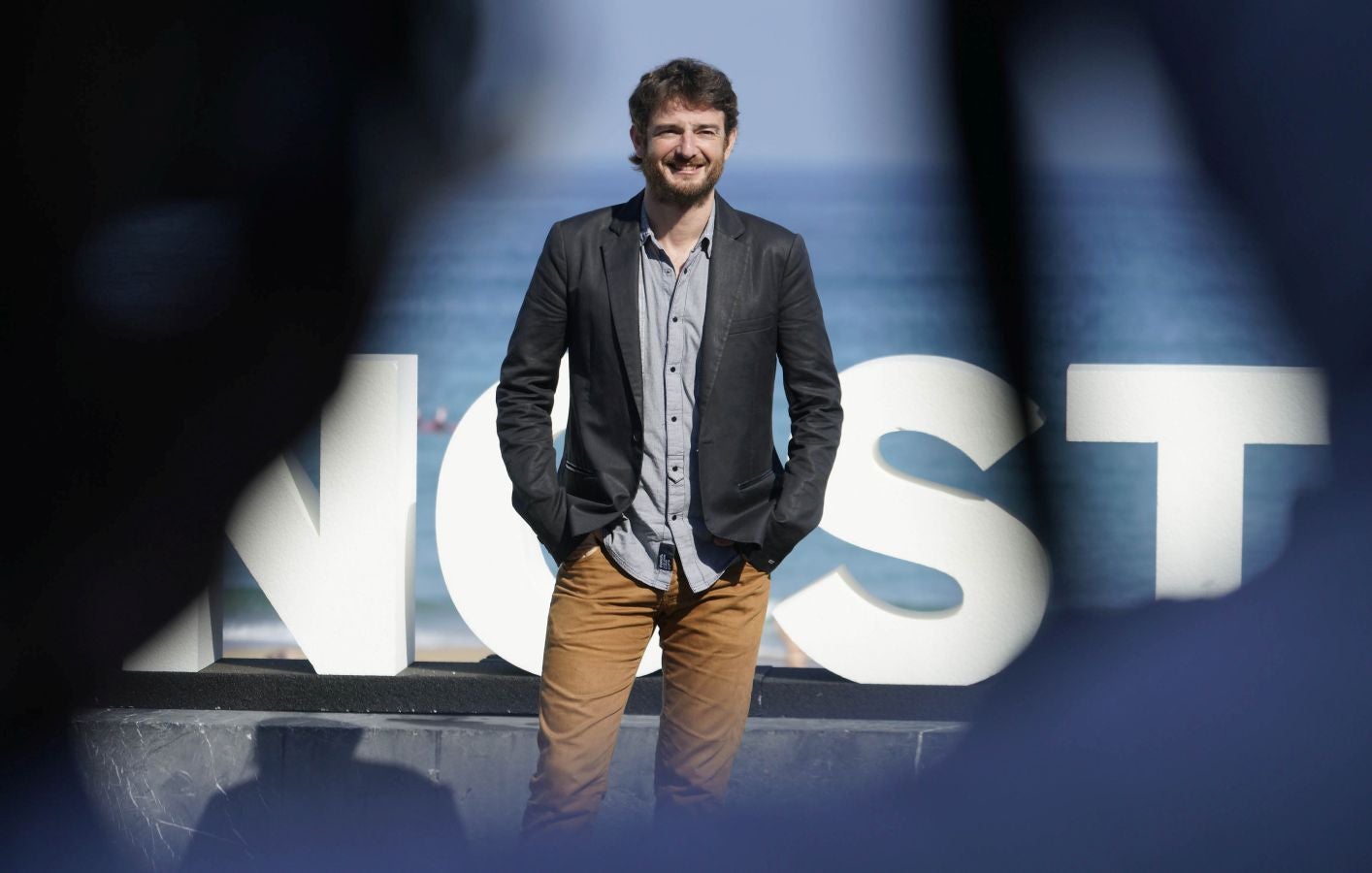 El elenco de la película ha posado en la terraza del Kursaal