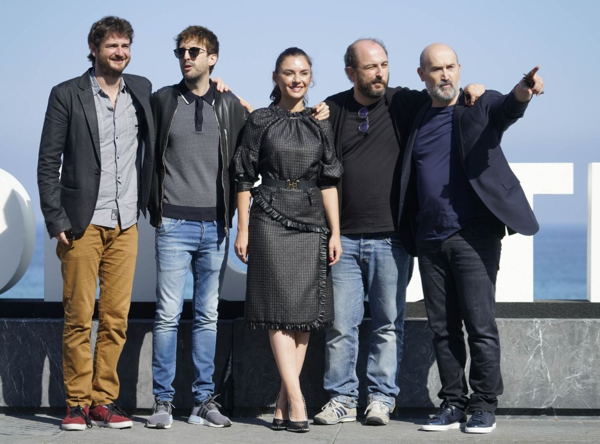El elenco de la película ha posado en la terraza del Kursaal