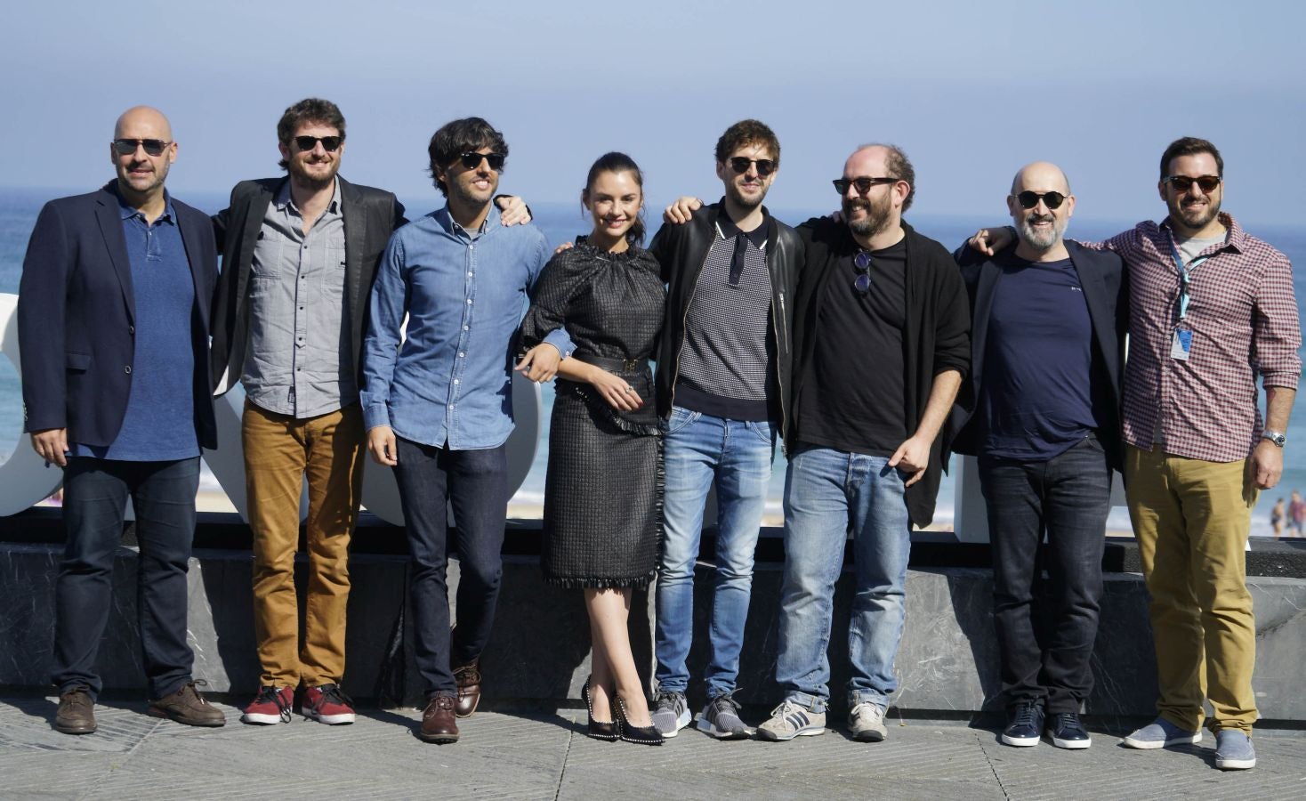 El elenco de la película ha posado en la terraza del Kursaal
