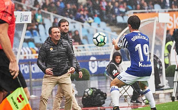 El entrenador de la Real Sociedad, Eusebio Sacristán, ha seguido el partido con frenesí. 