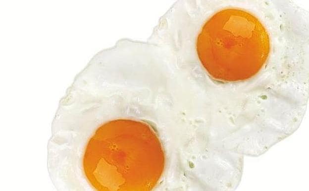 Se come 18 huevos fritos en apenas 5 minutos