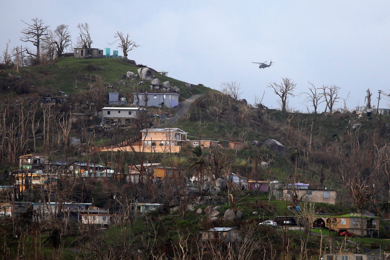 La isla quedó devastada tras el paso del huracán. Hay localidades que aún no tienen luz ni agua potable y los accesos por carretera son complicados en algunos puntos. Las imágenes hablan por sí solas