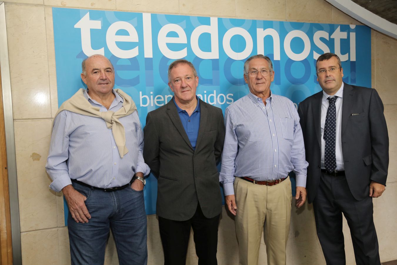 Numerosos representantes institucionales y de la sociedad guipuzcoana han asistido a la puesta de largo de la nueva Teledonosti