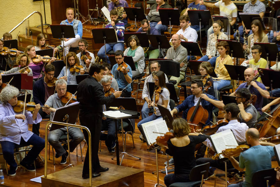 La Orquesta Sinfónica de San Sebastián, que actuará en la capital guipuzcoana el próximo viernes 13 y el lunes 16, afina su puesta a punto