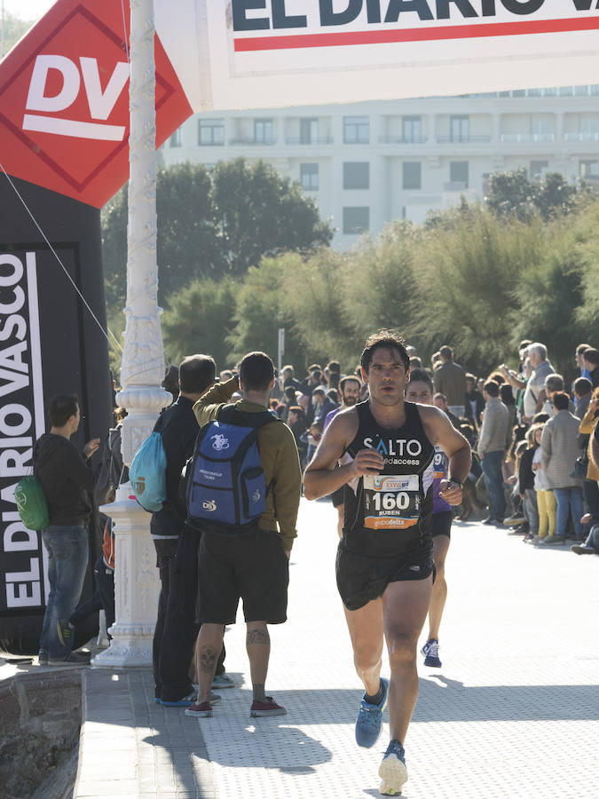 El marroquí Lakriti y la alavesa Elena Loyo logran un cómodo triunfo