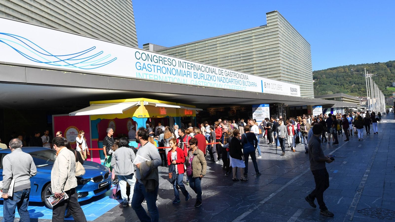 San Sebastian Gastronomika Euskadi Basque Country 2017 ha comenzado oficialmente este domingo mostrando todos los secretos de la cocina india, país invitado este año al congreso. El público ha abarrotado la sala de cámara del Kursaal para conocer los secretos de la cocina del país asiático, que ha podido degustarse a continuación.