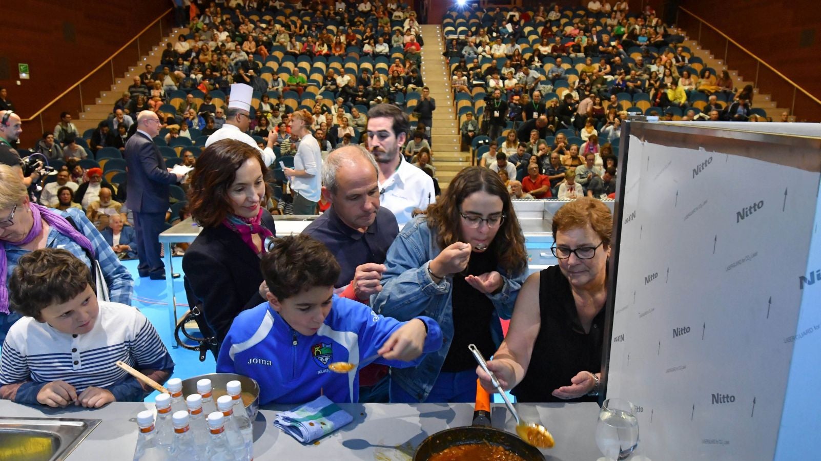 San Sebastian Gastronomika Euskadi Basque Country 2017 ha comenzado oficialmente este domingo mostrando todos los secretos de la cocina india, país invitado este año al congreso. El público ha abarrotado la sala de cámara del Kursaal para conocer los secretos de la cocina del país asiático, que ha podido degustarse a continuación.