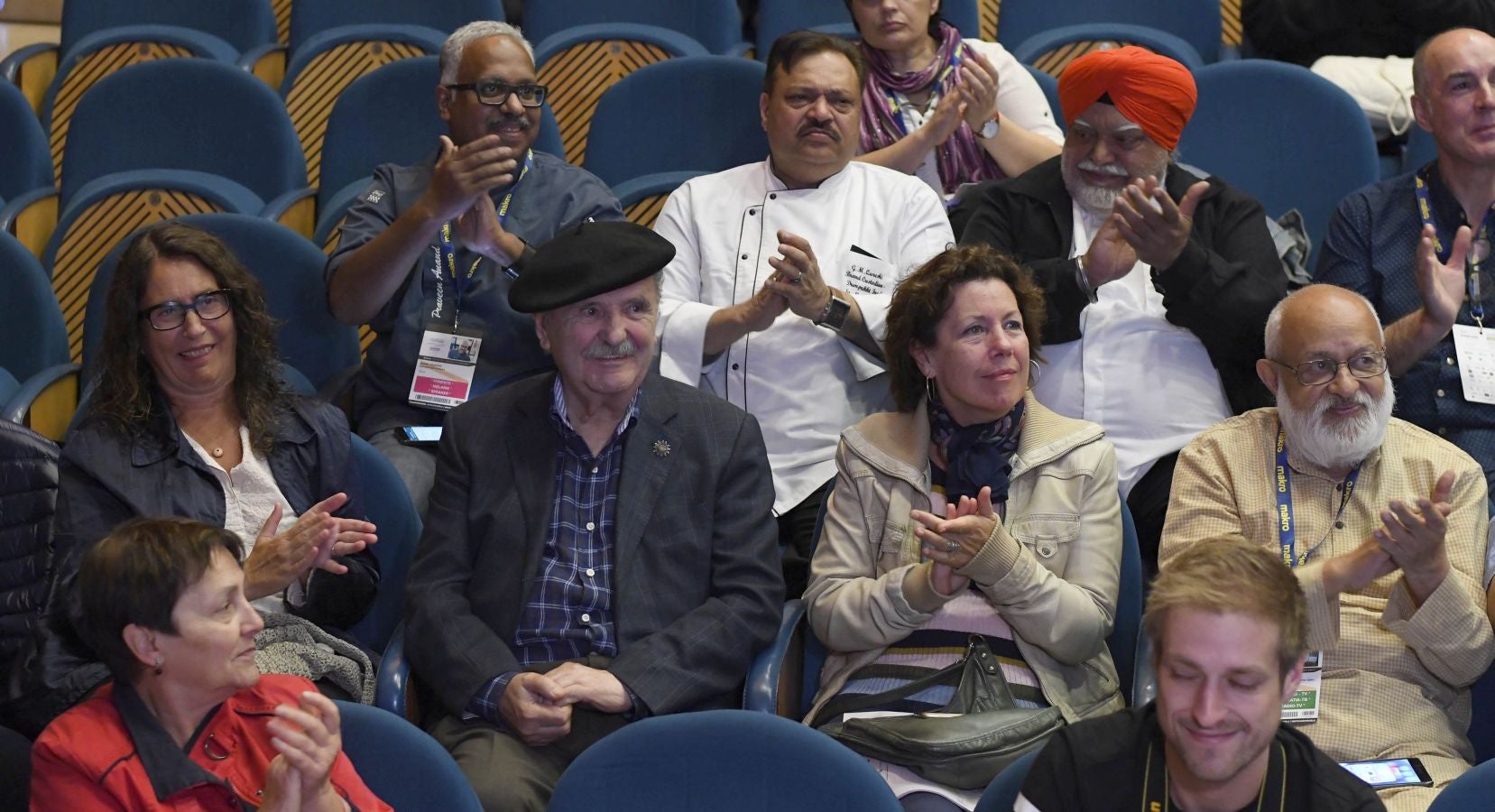 San Sebastian Gastronomika Euskadi Basque Country 2017 ha comenzado oficialmente este domingo mostrando todos los secretos de la cocina india, país invitado este año al congreso. El público ha abarrotado la sala de cámara del Kursaal para conocer los secretos de la cocina del país asiático, que ha podido degustarse a continuación.