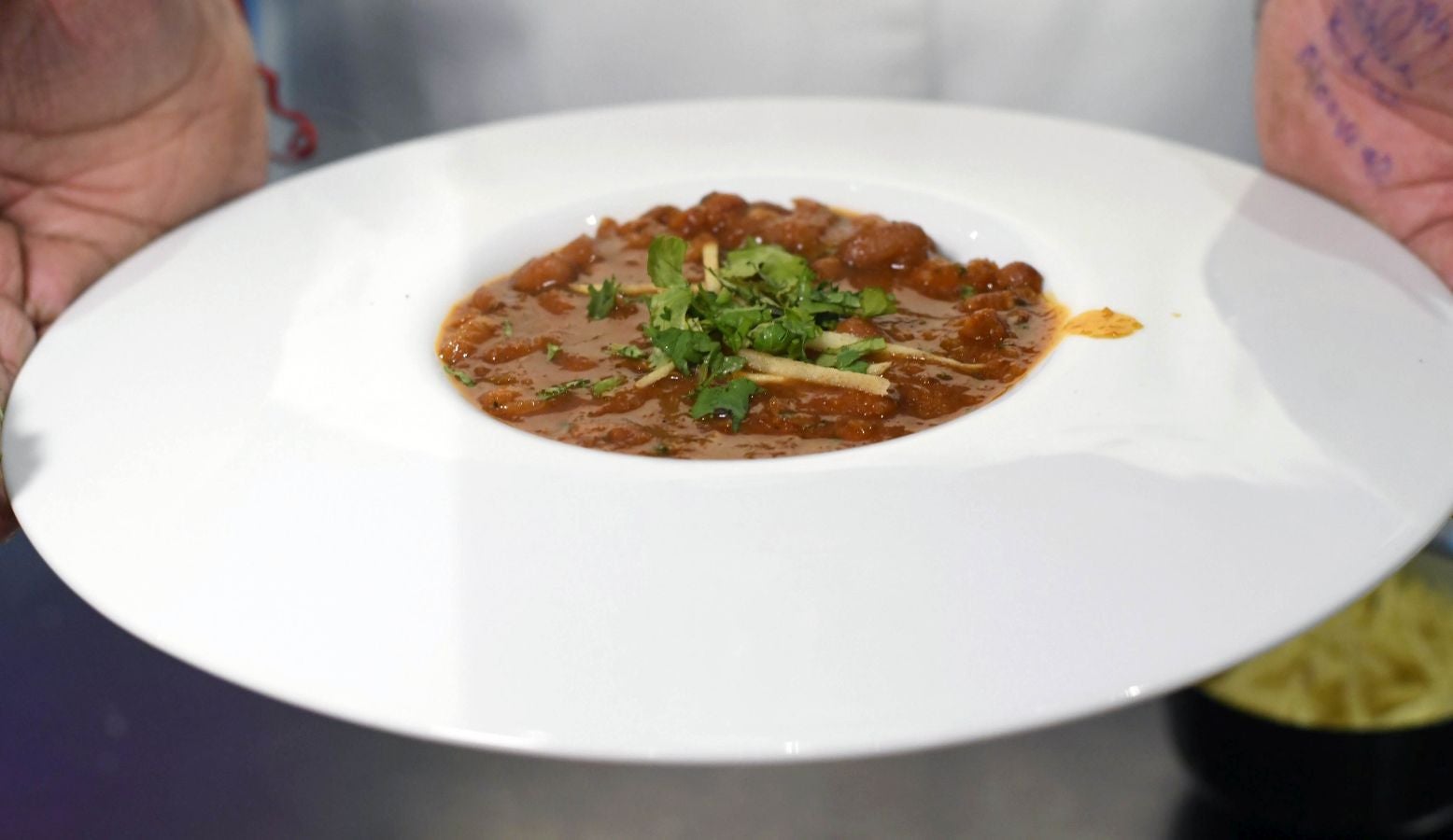 San Sebastian Gastronomika Euskadi Basque Country 2017 ha comenzado oficialmente este domingo mostrando todos los secretos de la cocina india, país invitado este año al congreso. El público ha abarrotado la sala de cámara del Kursaal para conocer los secretos de la cocina del país asiático, que ha podido degustarse a continuación.