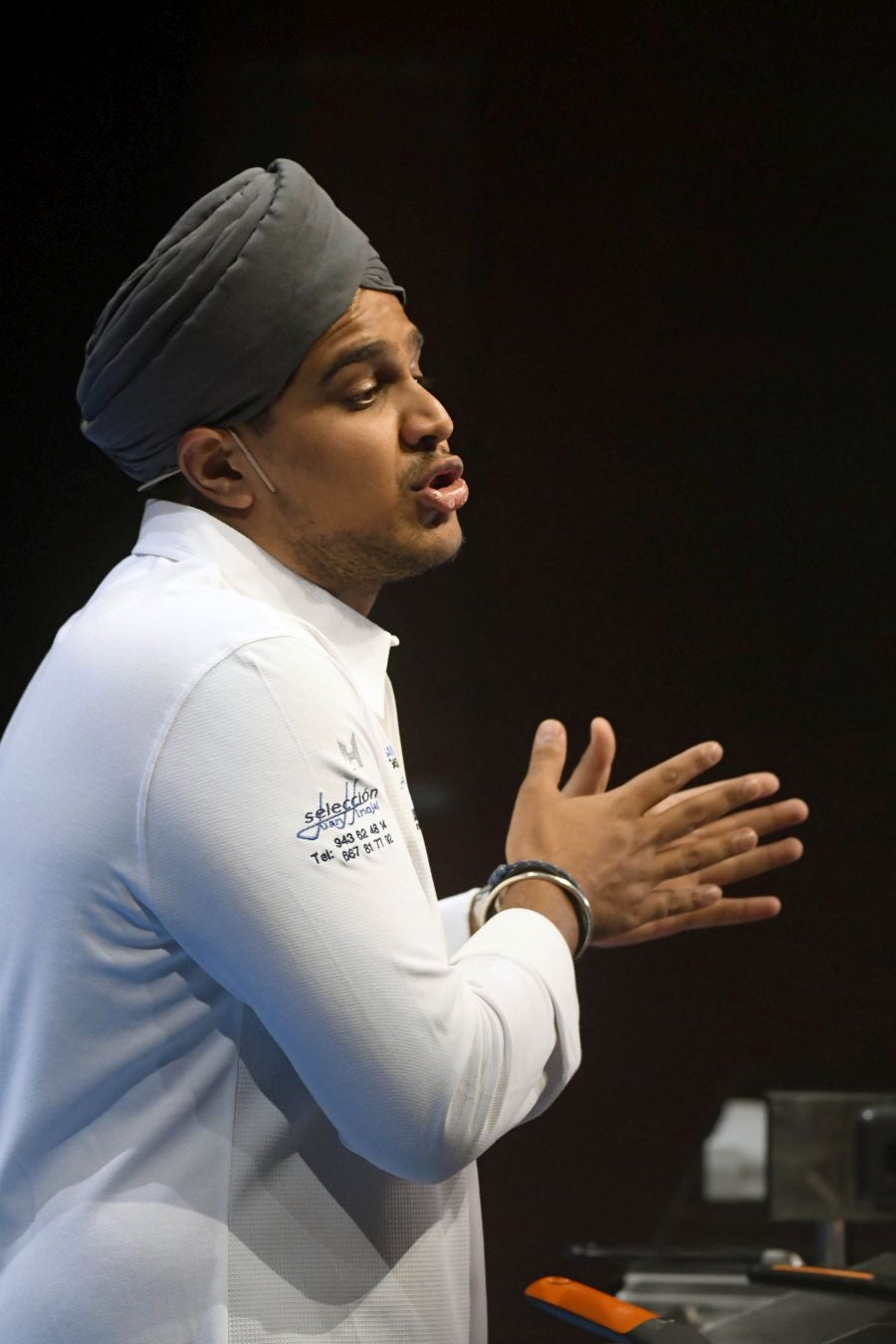 San Sebastian Gastronomika Euskadi Basque Country 2017 ha comenzado oficialmente este domingo mostrando todos los secretos de la cocina india, país invitado este año al congreso. El público ha abarrotado la sala de cámara del Kursaal para conocer los secretos de la cocina del país asiático, que ha podido degustarse a continuación.