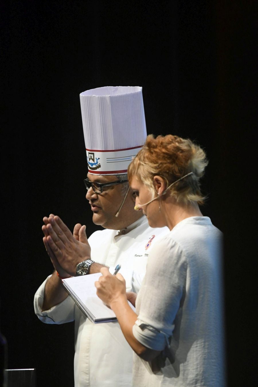 San Sebastian Gastronomika Euskadi Basque Country 2017 ha comenzado oficialmente este domingo mostrando todos los secretos de la cocina india, país invitado este año al congreso. El público ha abarrotado la sala de cámara del Kursaal para conocer los secretos de la cocina del país asiático, que ha podido degustarse a continuación.