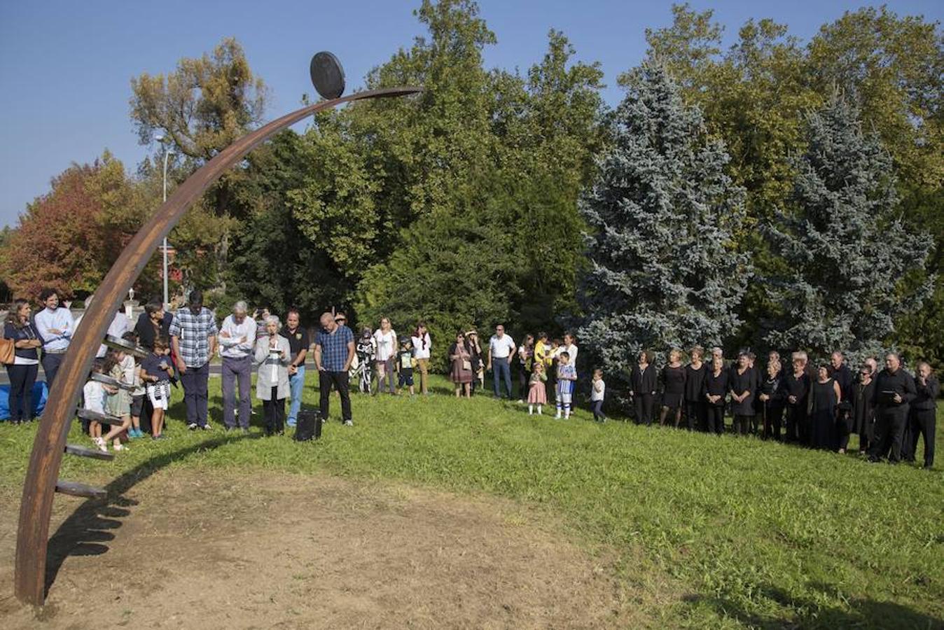 Se ha colocado en el parque de Aiete de San Sebastián para homenajear la figura del aietearra más universal 