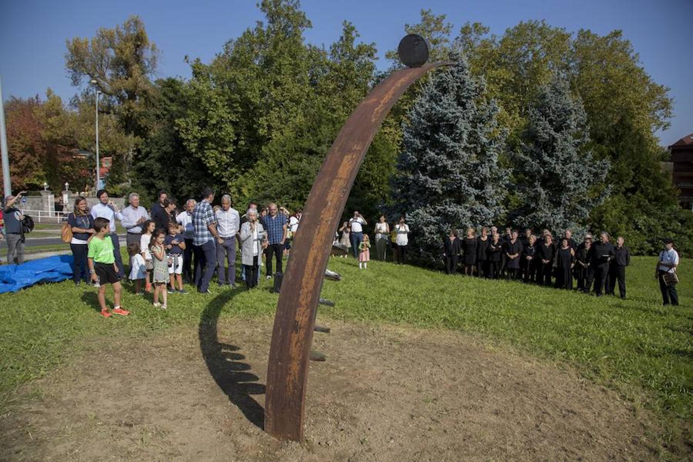 Se ha colocado en el parque de Aiete de San Sebastián para homenajear la figura del aietearra más universal 