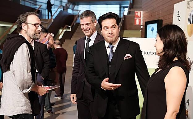 Imagen principal - Gran debut de Treviño con la OSE