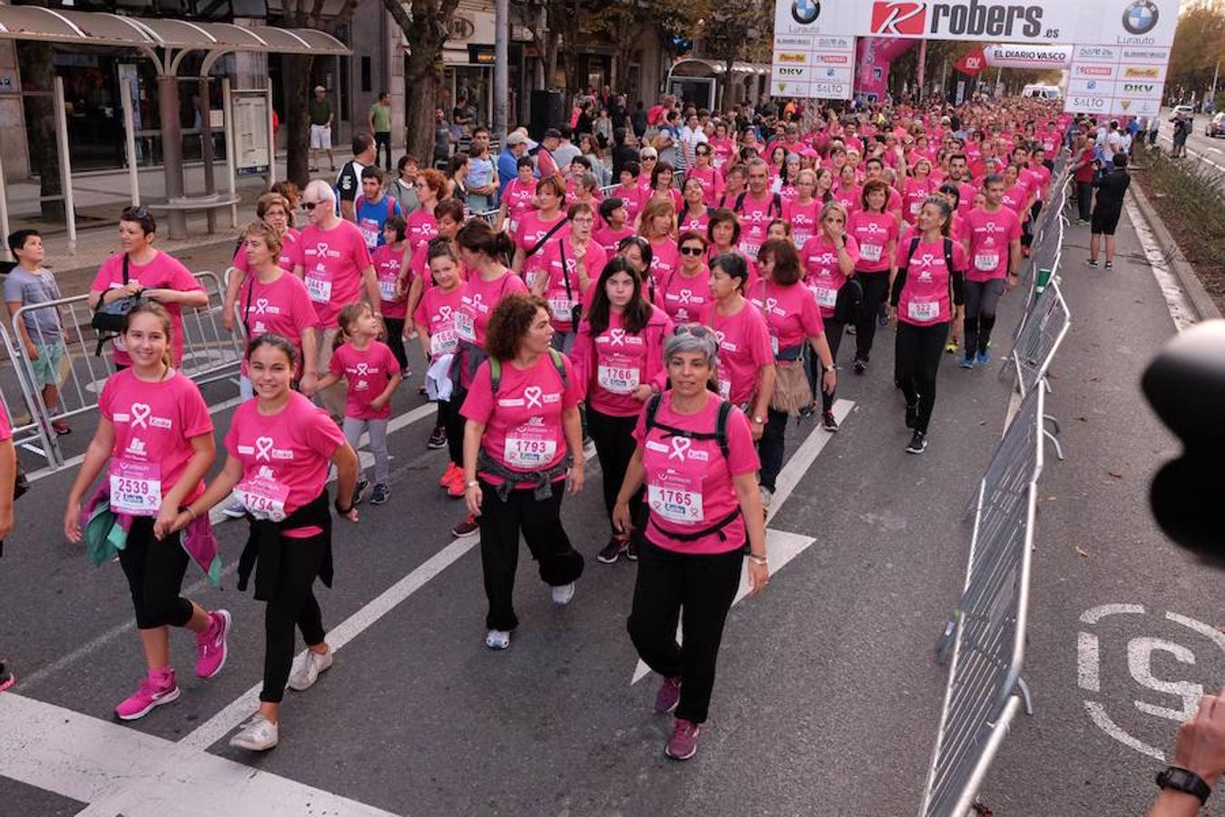 2.600 personas han participado este domingo en San Sebastián en la marcha 5k Katxalin, en solidaridad con las personas afectadas por el cáncer de mama